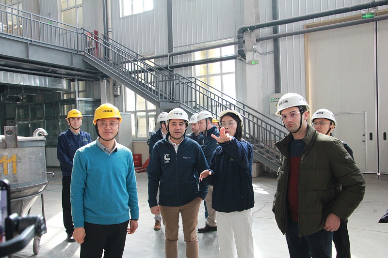 西班牙汽車注塑廠參觀生產一線---青島中新華美塑料有限公司