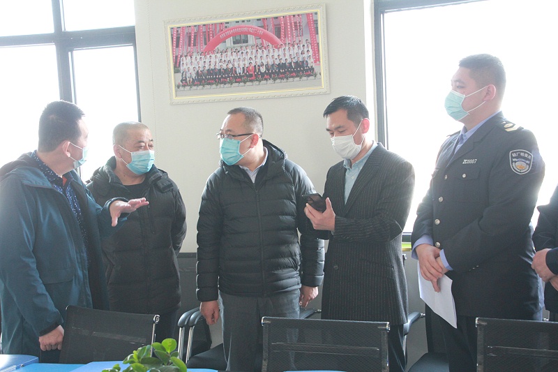 青島市防疫指揮部領導蒞臨青島中新華美督導檢查疫情防控工作