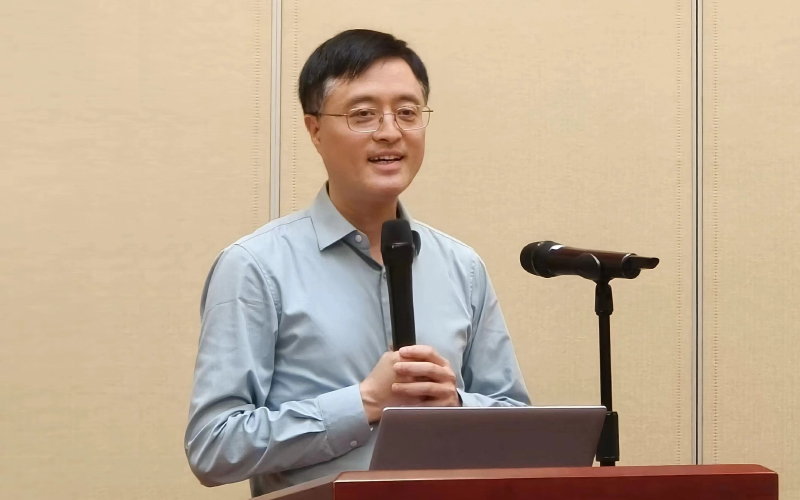 《塑料工業》理事會副理事長、第10屆編委會編委、青島中新華美總經理王東